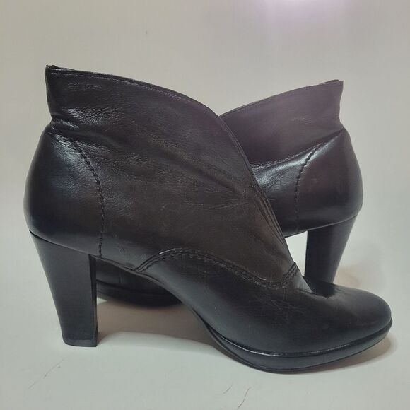 Liz Claiborne Black Leather Bonnie Heeled Boots - Picture 8 of 16